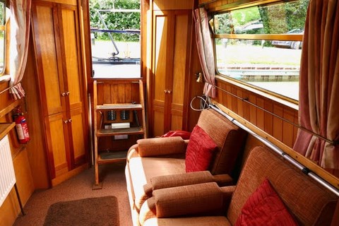 Shared narrow boat Sapphire Cut