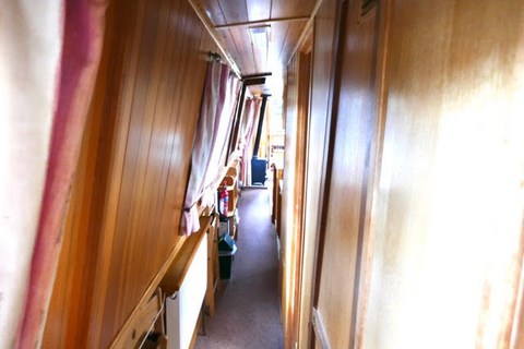 Shared narrow boat Sapphire Cut