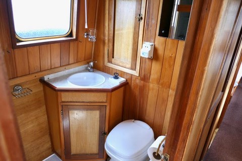 Shared narrow boat Sapphire Cut