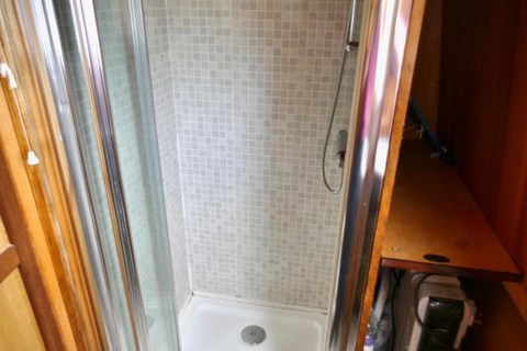 Shared narrow boat Sapphire Cut