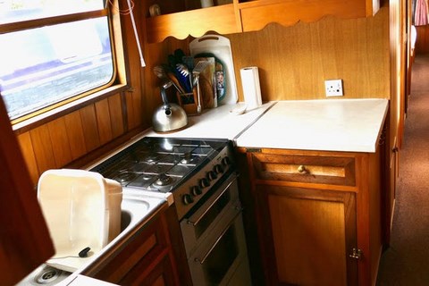 Shared narrow boat Sapphire Cut