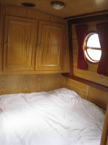 Shared narrow boat Brunel