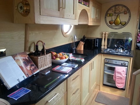 Shared narrow boat Oakmere 9