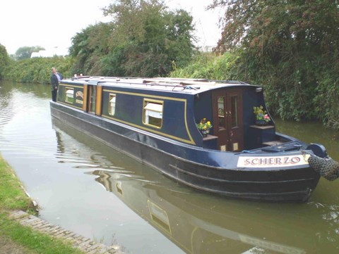 Shared narrow boat Scherzo