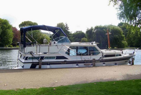 Shared steel cruiser based on the River Thames