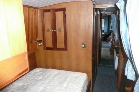 Shared narrow boat Solace