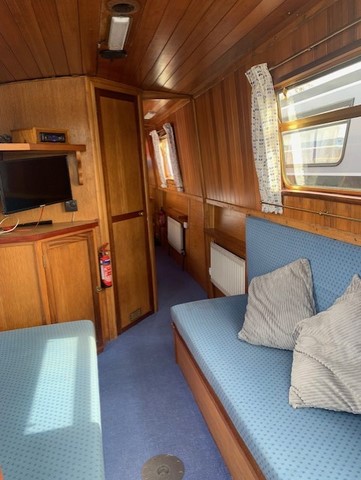 Shared narrow boat