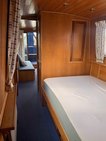 Shared narrow boat