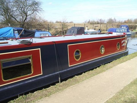 Shared narrow boat Spring Dew
