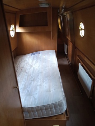 Shared narrow boat Maximus