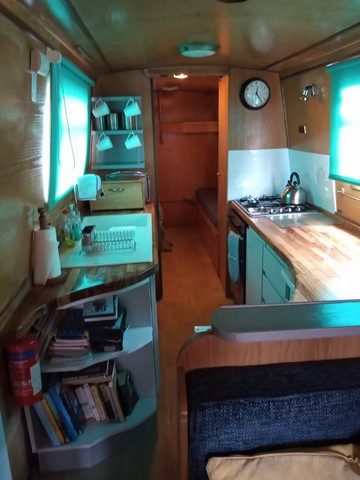 Shared narrow boat Maximus