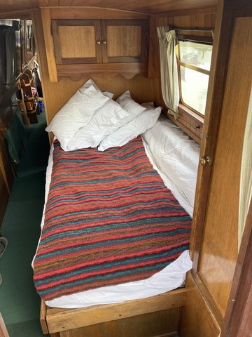 Shared narrow boat Stella