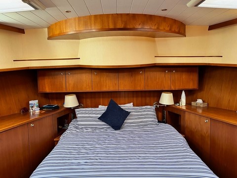 Shared barge Henrietta