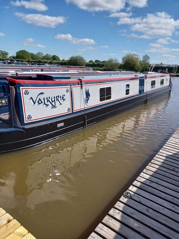 Shared narrow boat Valkyrie