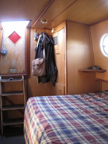 Shared narrow boat Venture