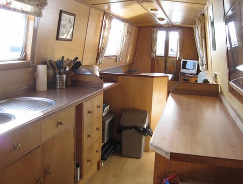 Shared narrow boat Venture