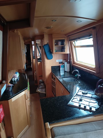 Shared narrow boat Whiston