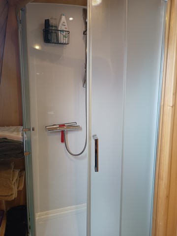 Shared narrow boat Whiston